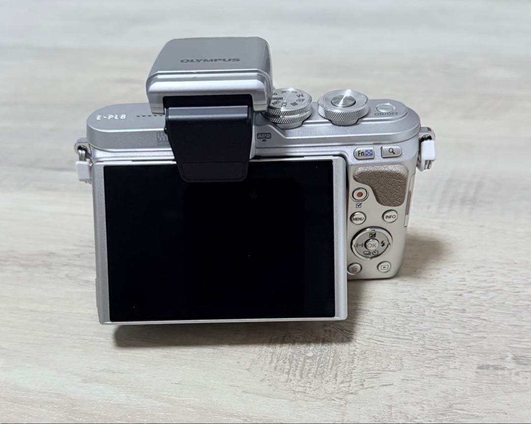 美品　OLYMPUS E−PL8 E-PL8 ミラーレス一眼レフ