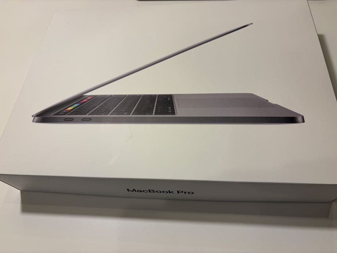 13インチMacBook Pro - スペースグレイ【1TB SSDストレージ】