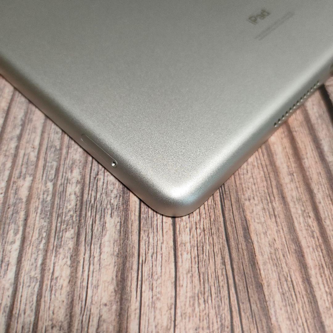 apple iPad 第7世代 32GB SIMフリー シルバー 美品