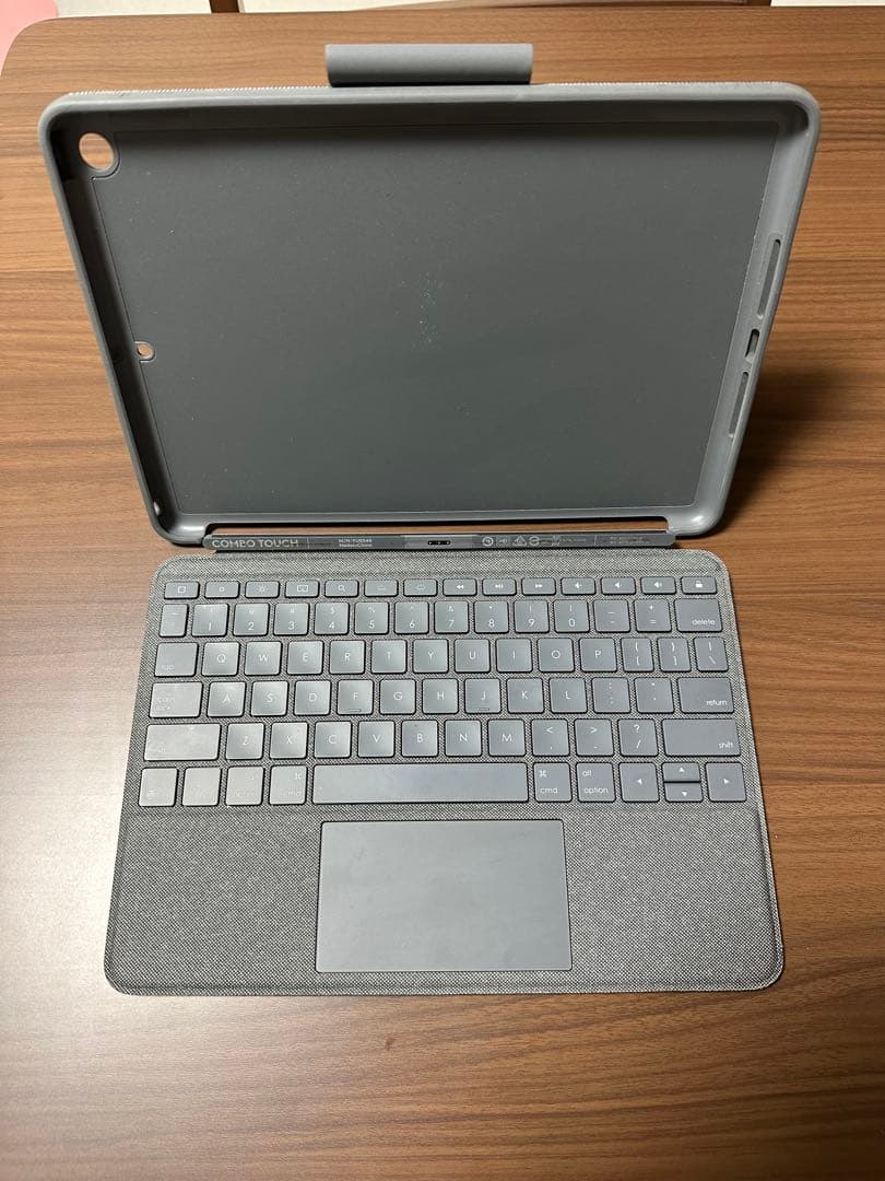 美品ロジクール　Combo Touch iPad第7、8、9世代用