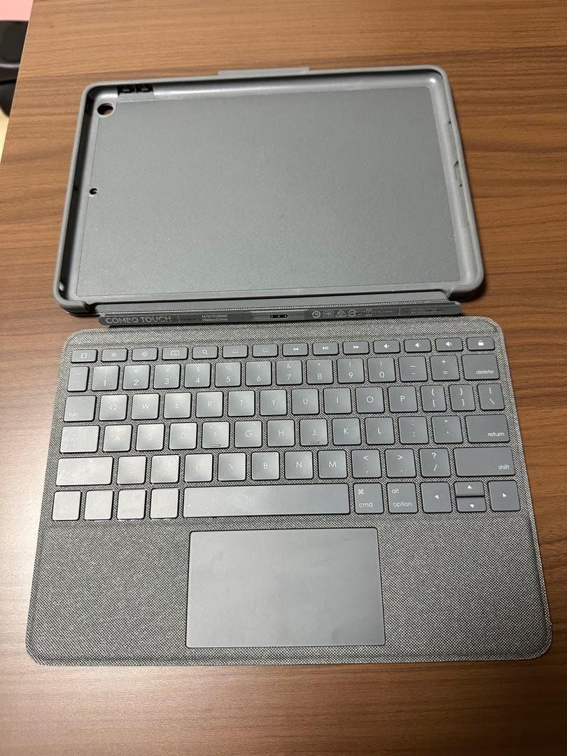 美品ロジクール　Combo Touch iPad第7、8、9世代用
