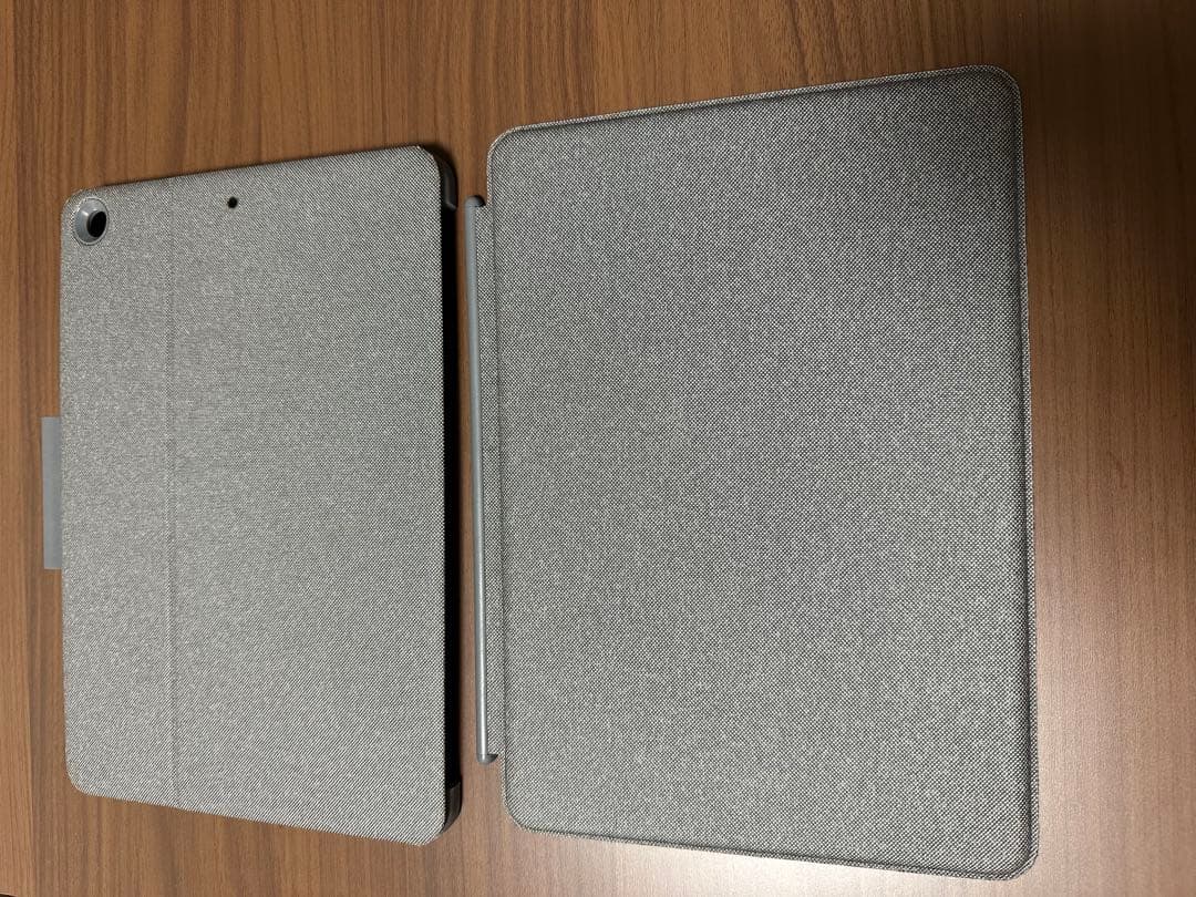 美品ロジクール　Combo Touch iPad第7、8、9世代用