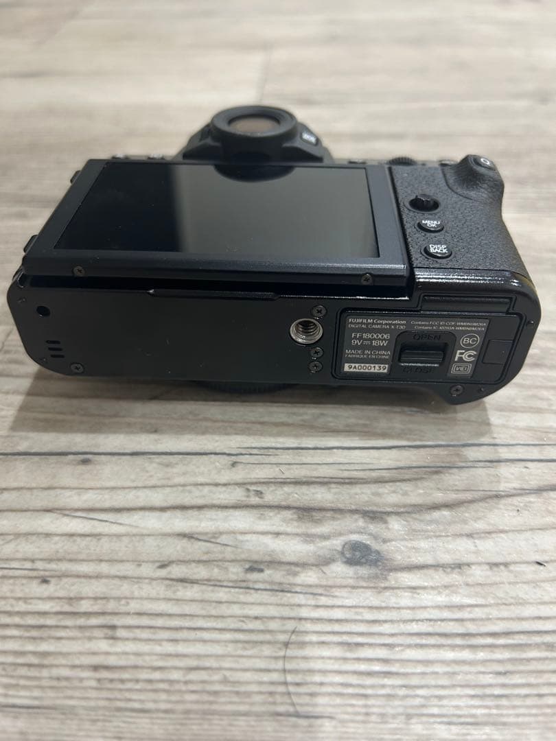 値下げ！【美品！ショット数100以下】X-T30 ブラック　ボディ