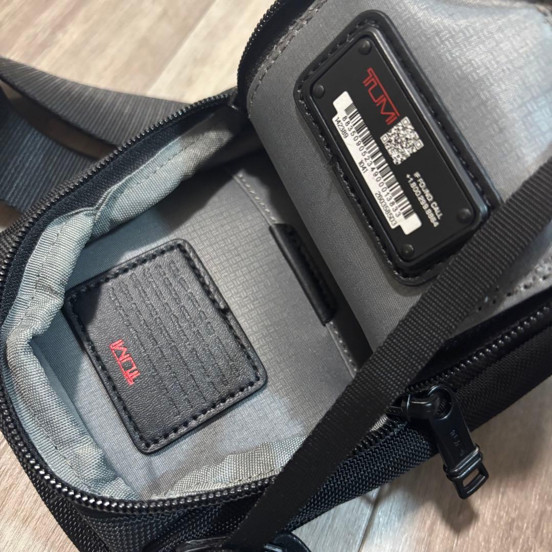 TUMIコンパクトスリング　スマホショルダーバッグ