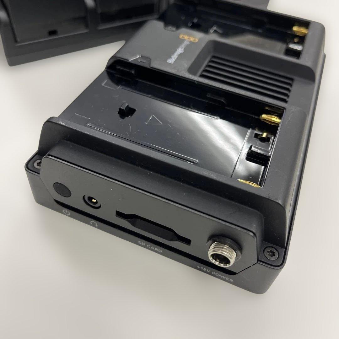 Blackmagic Video Assist 5\" 12G HDR と付属品