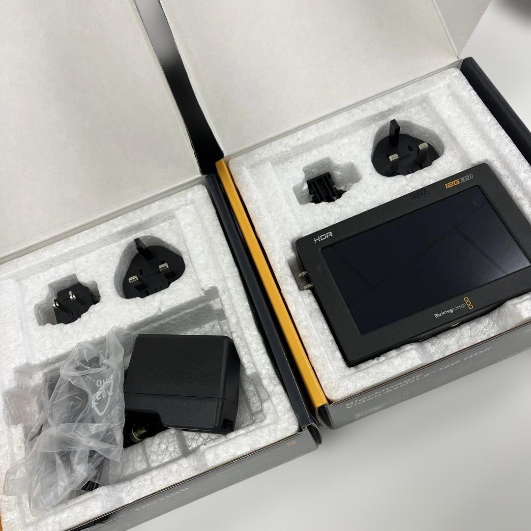 Blackmagic Video Assist 5\" 12G HDR と付属品