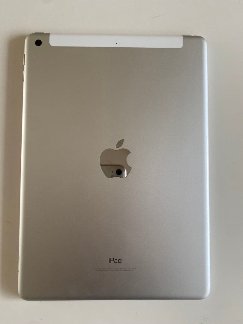 iPad本体 iPad Wi-Fi cellular 128GB silver