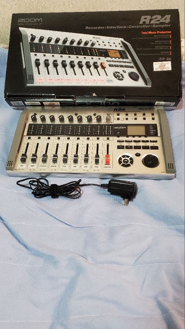 Zoom R24 マルチトラックレコーダー/インターフェース/サンプラー