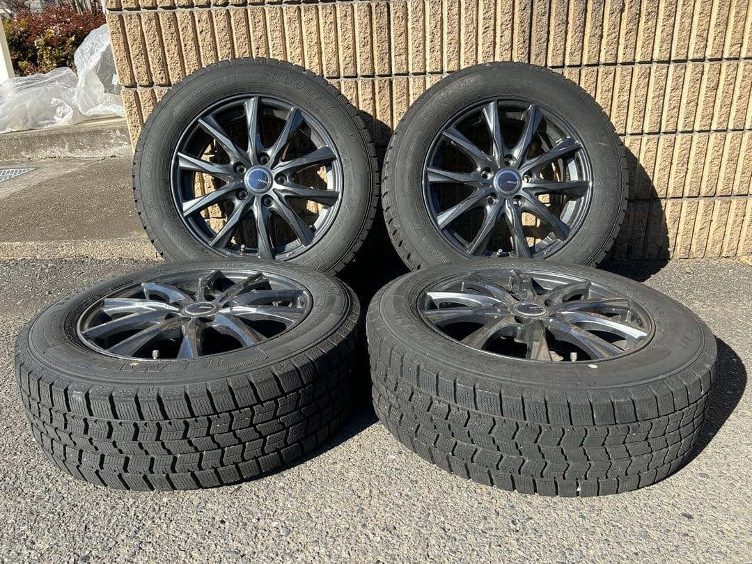 205/60R16 16インチ　スタッドレスタイヤ／スノータイヤ　VOXY.ノア