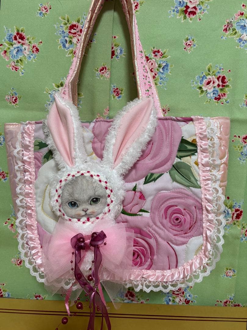 m*e様 コヤンイサムチョン　オッドアイ縫い付け　ラウンド型トートバッグ