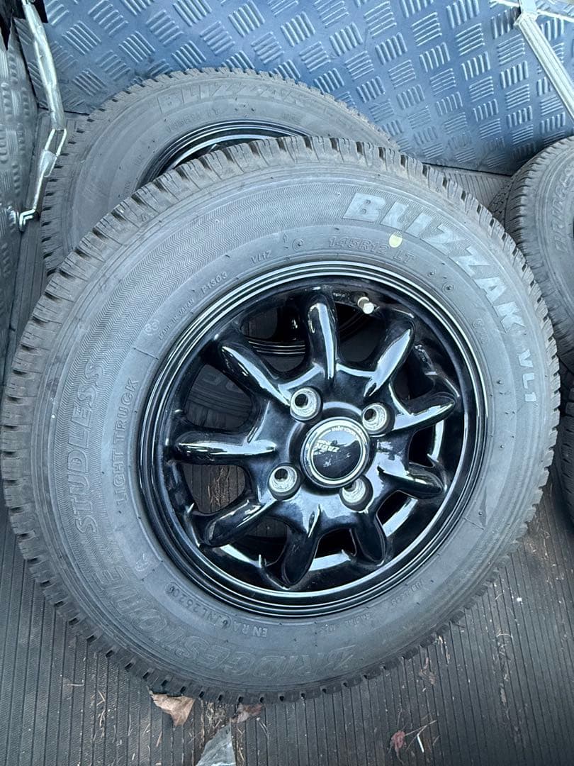 ブリヂストン スタッドレスタイヤ ブラックホイールセット