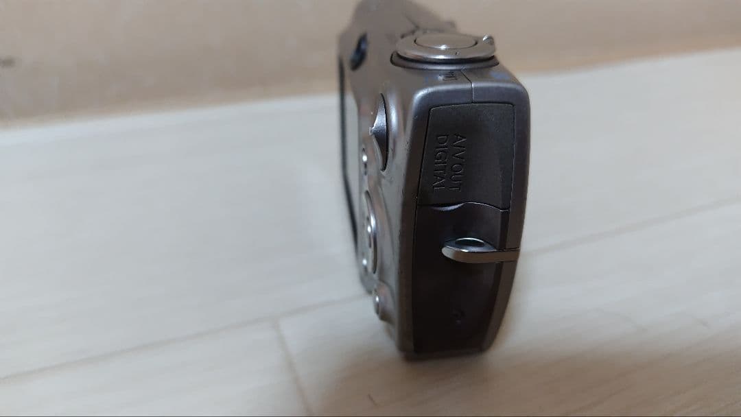【ジャンク品】Canon　デジカメ　IXY700