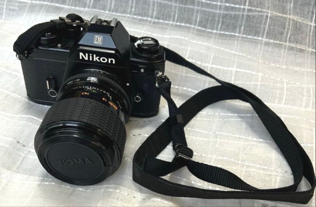 超遠望レンズ‼️ Nikonの一眼レフカメラ　Sigmaレンズフラッシュバッテリー