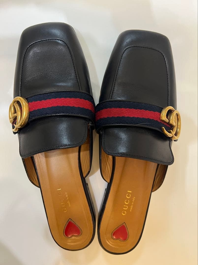 GUCCI ブラック スクエアトゥ ミュール