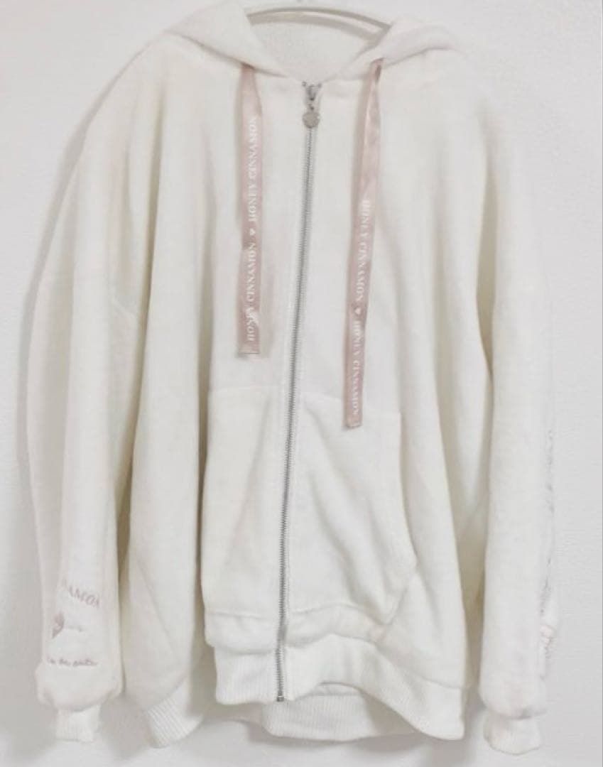 Honey Cinnamon ハニーシナモン うさ耳シャギージップパーカー 白