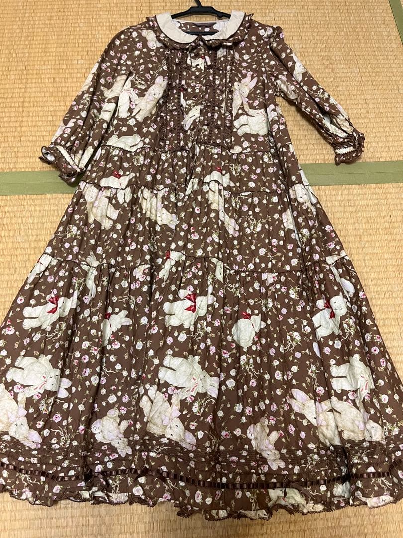 ピンクハウス　バラ園うさぎ柄ミディ丈　ワンピース　ブラウン