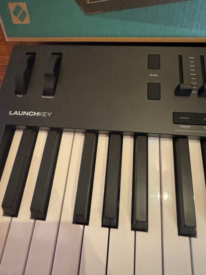 Novation Launchkey mk4 61 MIDIコントローラー