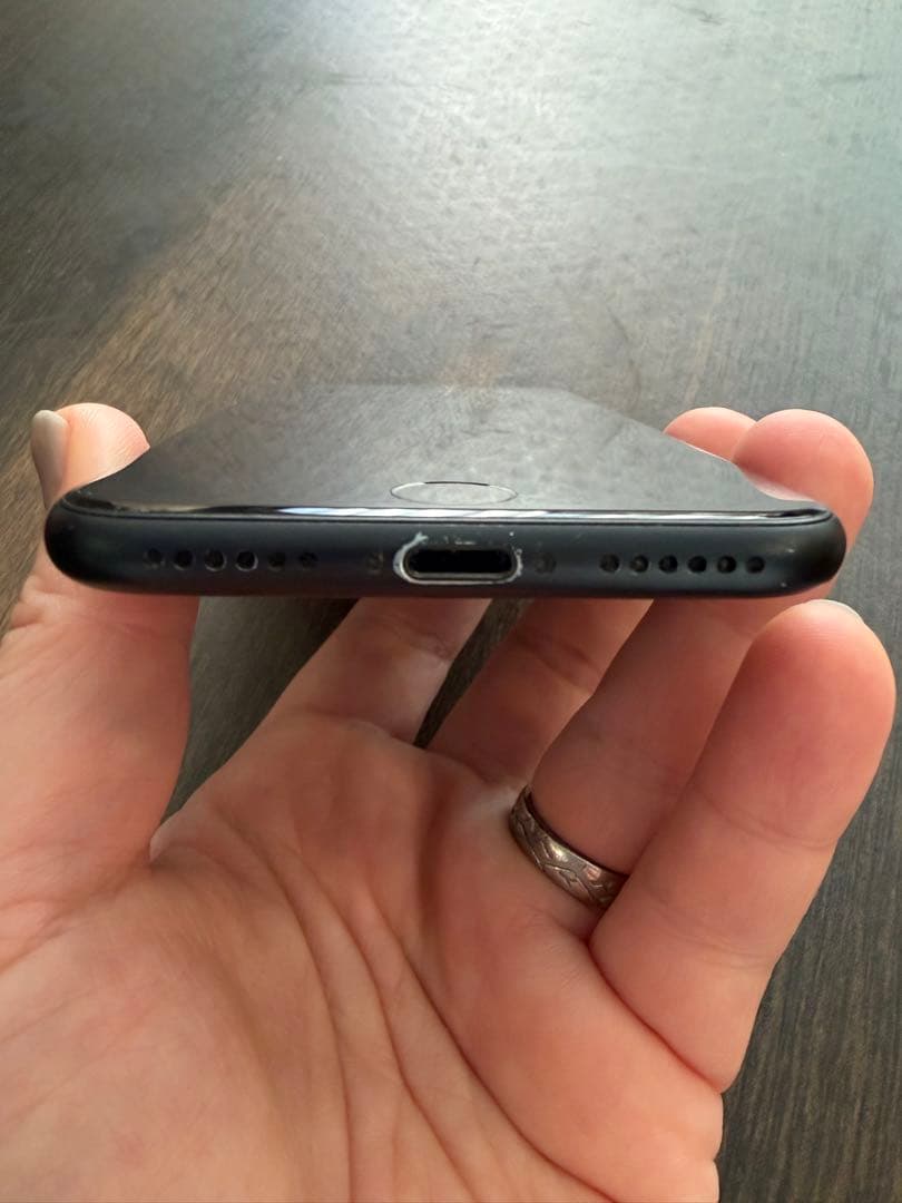 Apple iPhone SE (第3世代) ブラック 本体