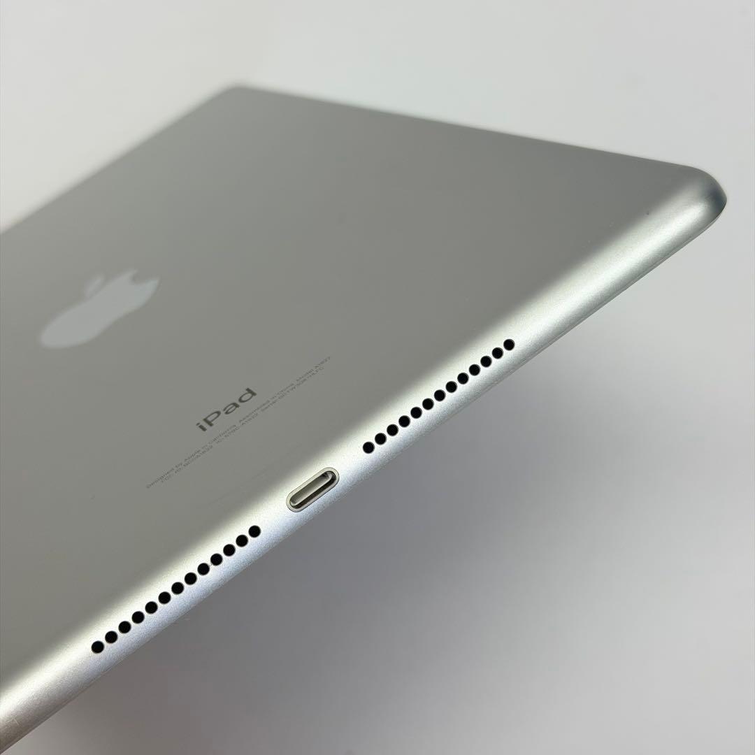 【ほぼ未使用】iPad 第5世代 32GB シルバー 充電回数1回