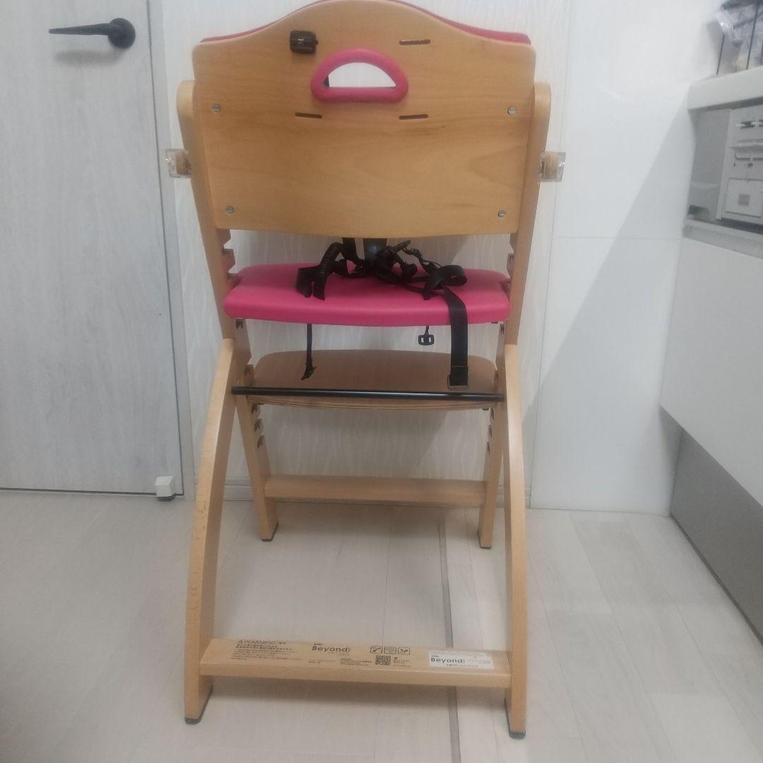 「ビヨンド・ジュニア」ハイチェア 取り外し可能テーブル付き
