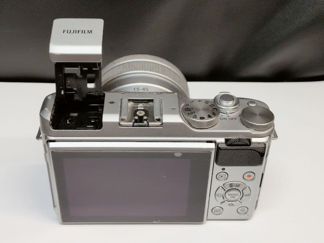 FUJIFILM X-A5 ミラーレス一眼カメラ レンズキット　M2907