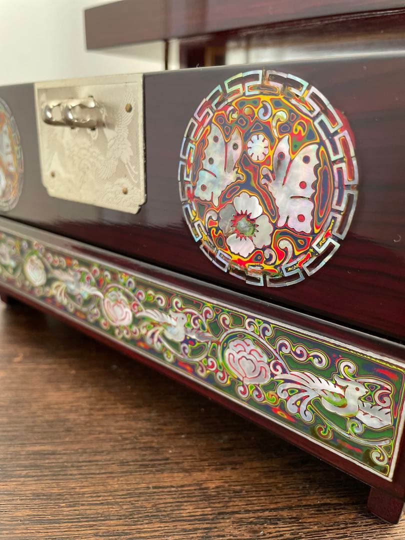 うさぎと蝶模様　貝殻細工　螺鈿 螺鈿細工 漆器　宝石箱 ジュエリーボックス