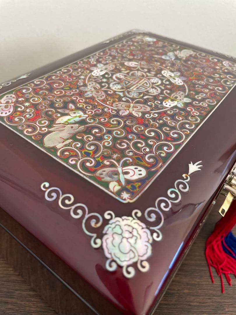 うさぎと蝶模様　貝殻細工　螺鈿 螺鈿細工 漆器　宝石箱 ジュエリーボックス