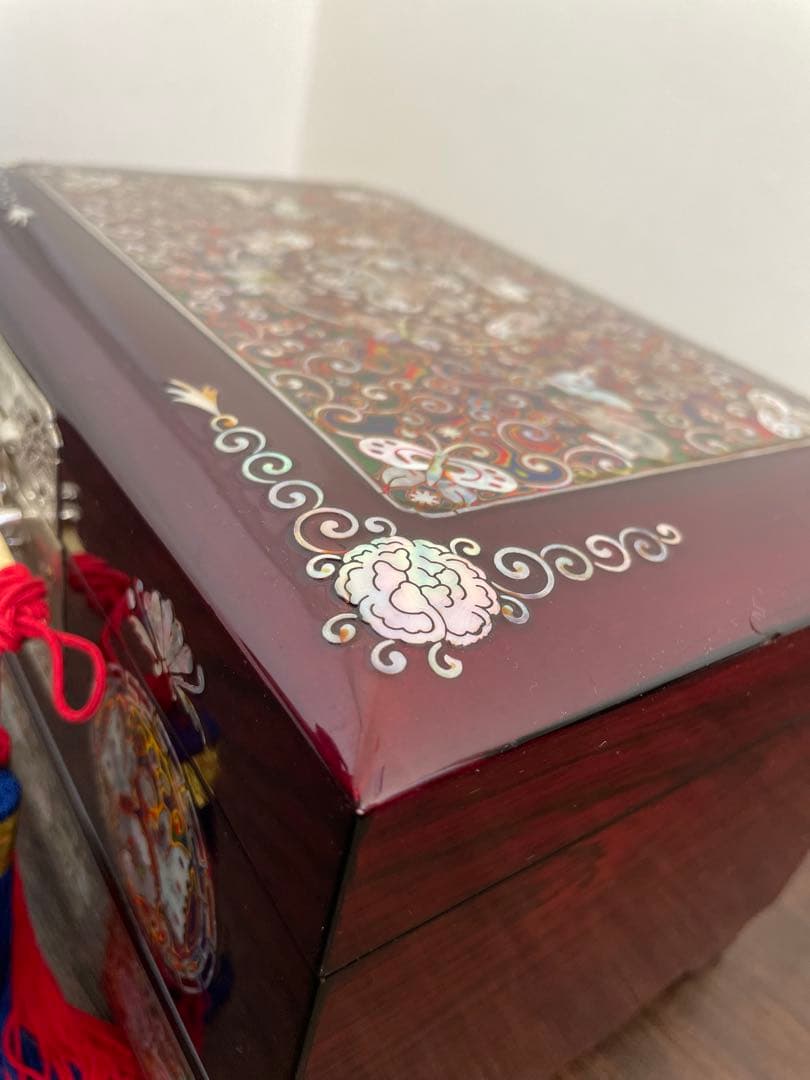 うさぎと蝶模様　貝殻細工　螺鈿 螺鈿細工 漆器　宝石箱 ジュエリーボックス