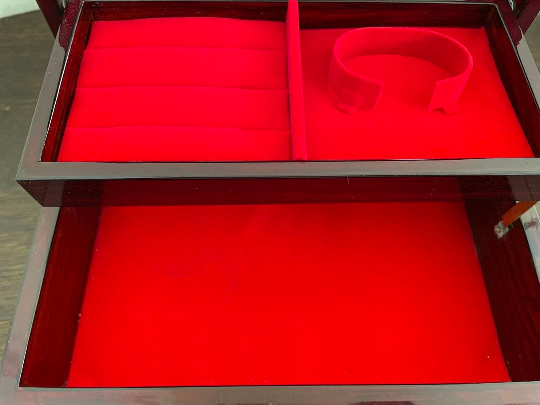 うさぎと蝶模様　貝殻細工　螺鈿 螺鈿細工 漆器　宝石箱 ジュエリーボックス