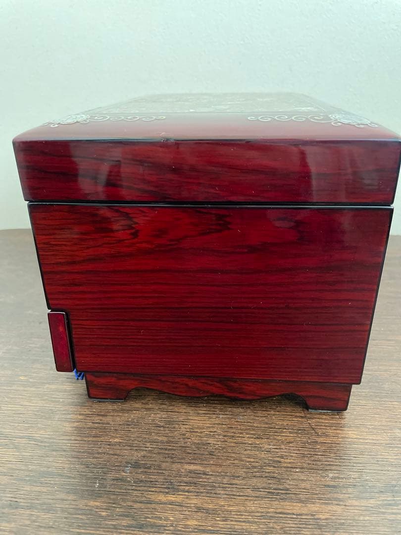 うさぎと蝶模様　貝殻細工　螺鈿 螺鈿細工 漆器　宝石箱 ジュエリーボックス