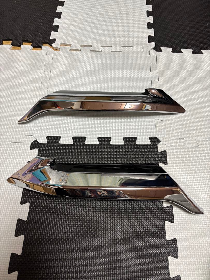 カローラクロス　モデリスタ　フロントグリルガーニッシュ中古品