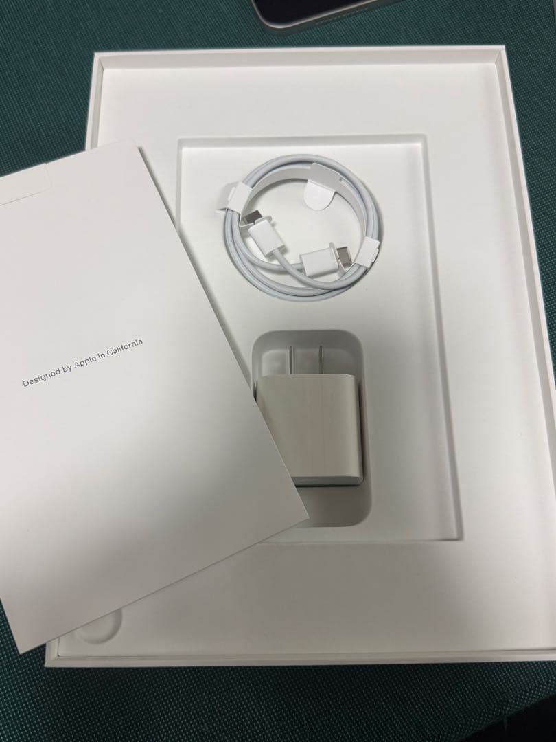 【美品】iPad Air 第5世代 64GB スターライト 箱充電器付 刻印あり