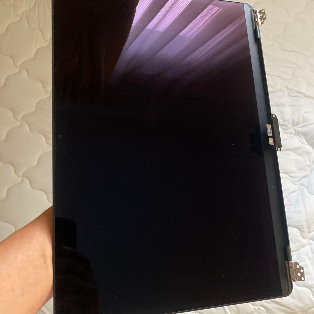 Apple MacBook Air 15 インチ　ディスプレイ ：スペースグレー