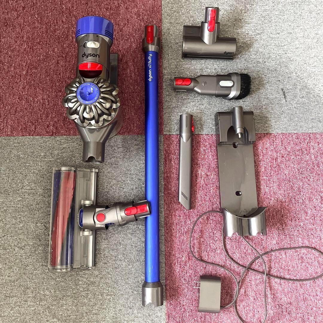 Dyson 掃除機 v7 fluffy 各種アタッチメント付き