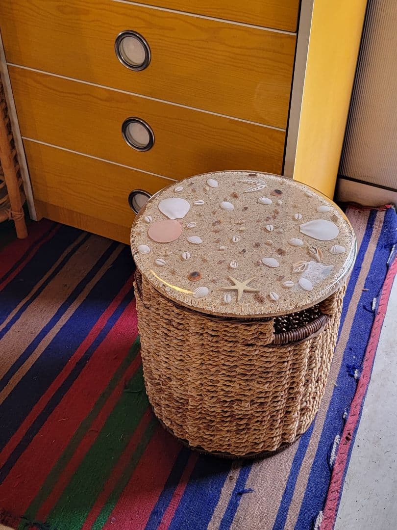 シェルトップ収納スツール　貝殻　装飾　硝子付き収納　バスケット インテリア