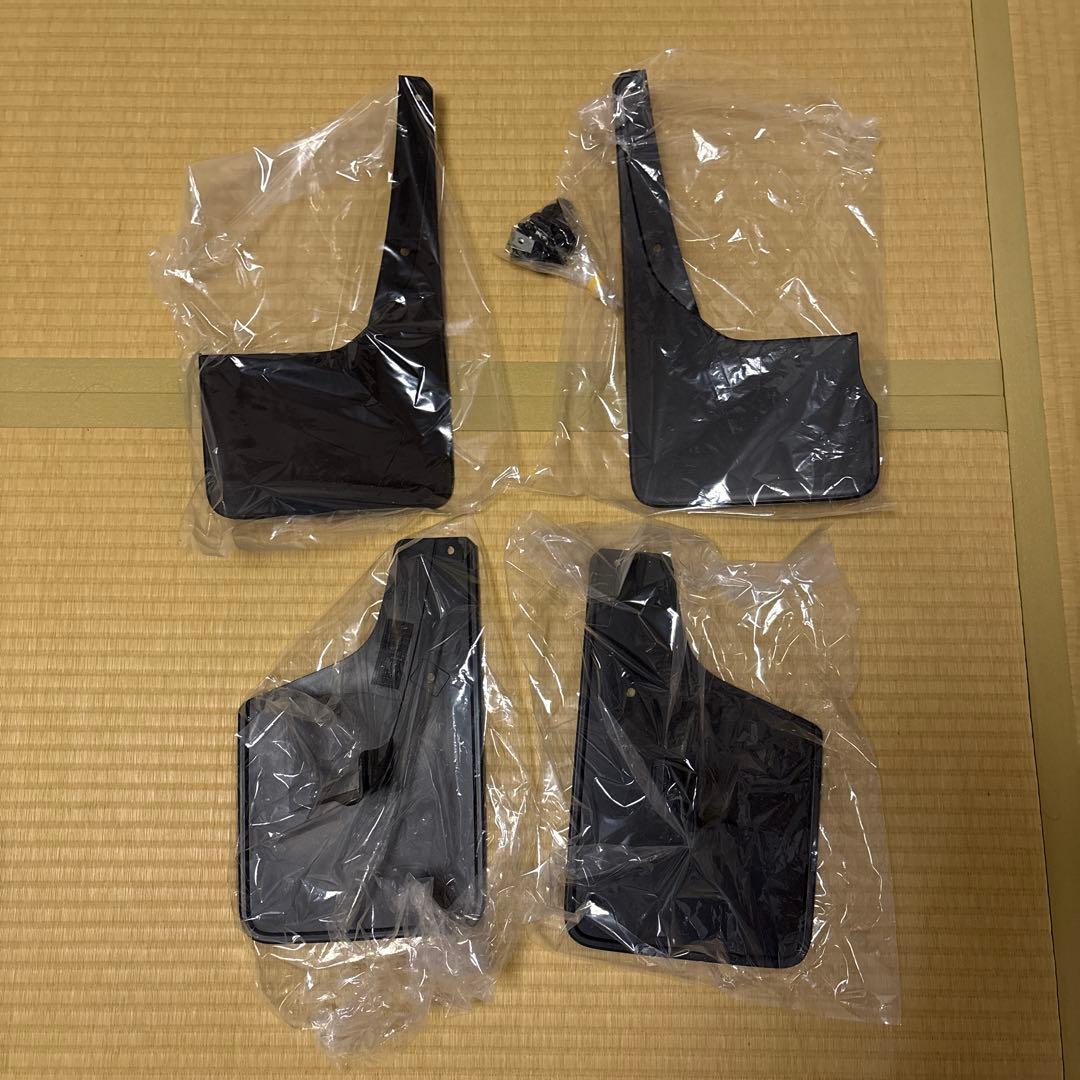 ジムニー（ＪＢ６４Ｗ）純正マッドフラップセット