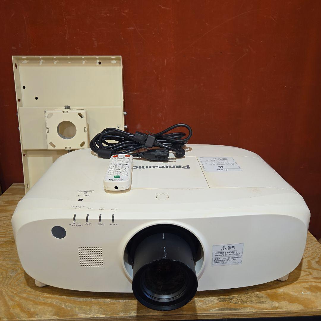【B】 Panasonic パナソニック PT-EW640J 液晶プロジェクター