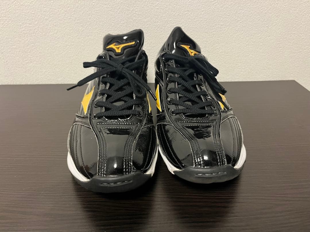 （値下げ交渉可）元日ハム　Mizuno 野球用シューズ ブラック/ゴールド