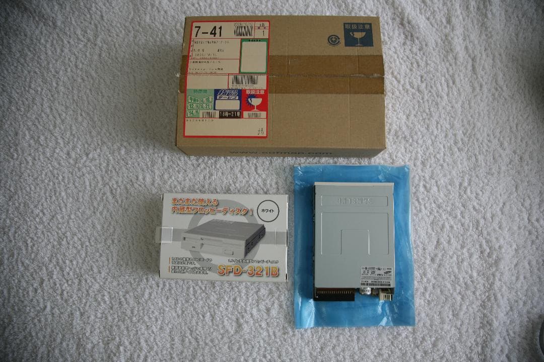 フロッピィディスクドライブ　新品　内臓型　SFD-321B/LFJLW ホワイト