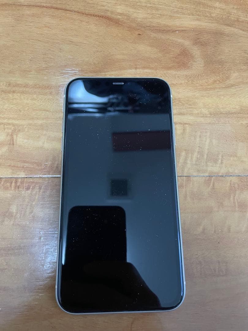 Apple iPhone 11 ホワイト 本体のみ　64gb docomo