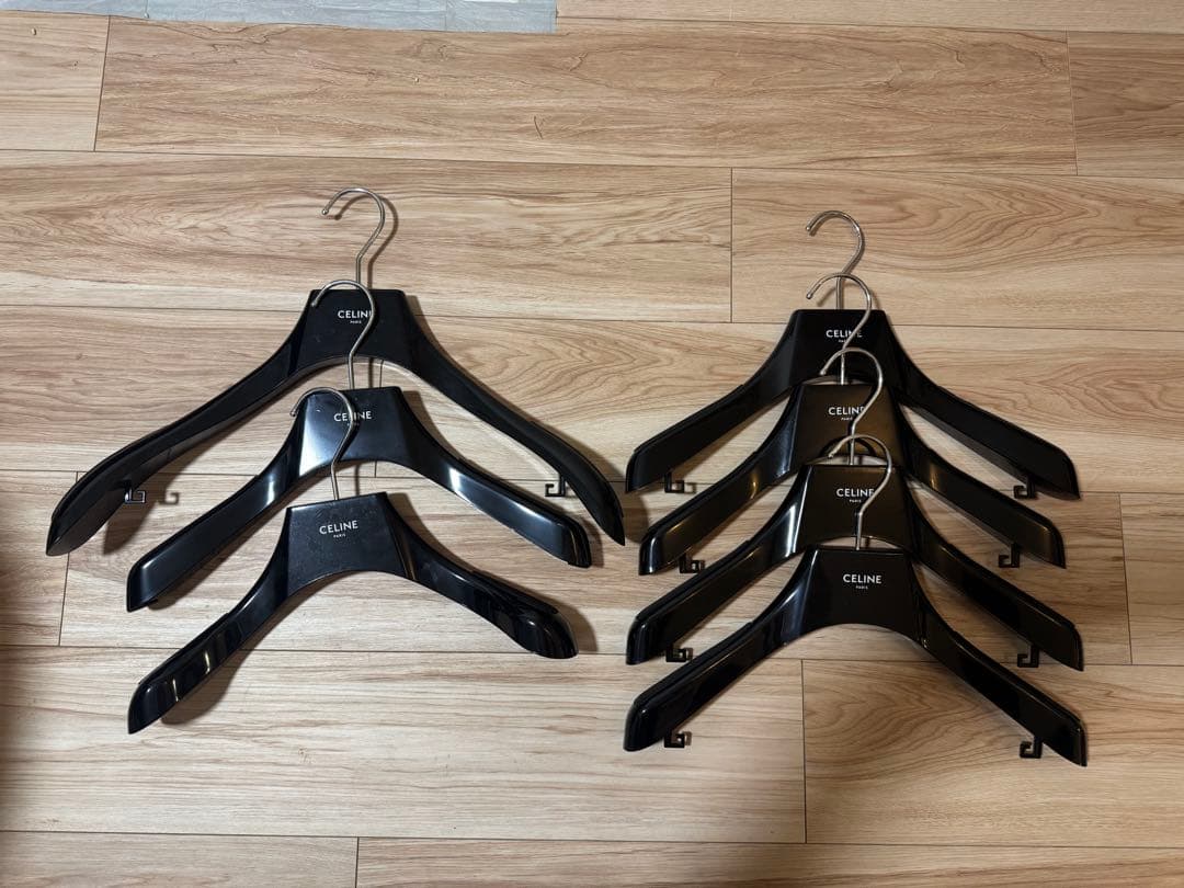 CELINE ブラックハンガー 7本セット