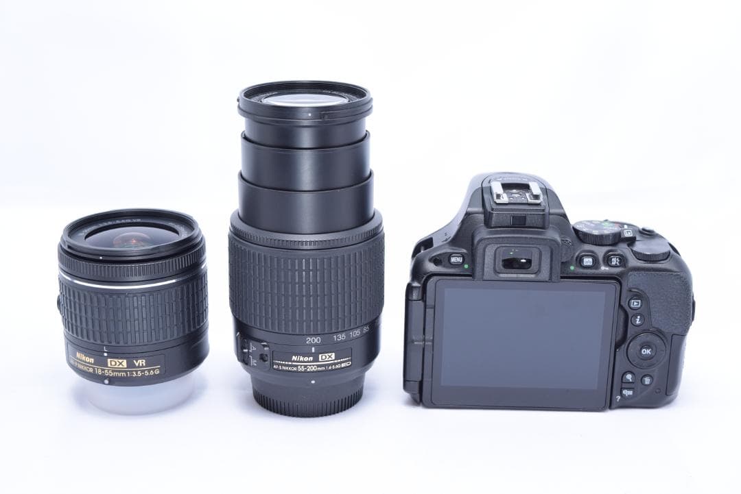 ❶美品　Nikon ニコン　D5500　Ｗレンズセット　バック、おまけ　付き