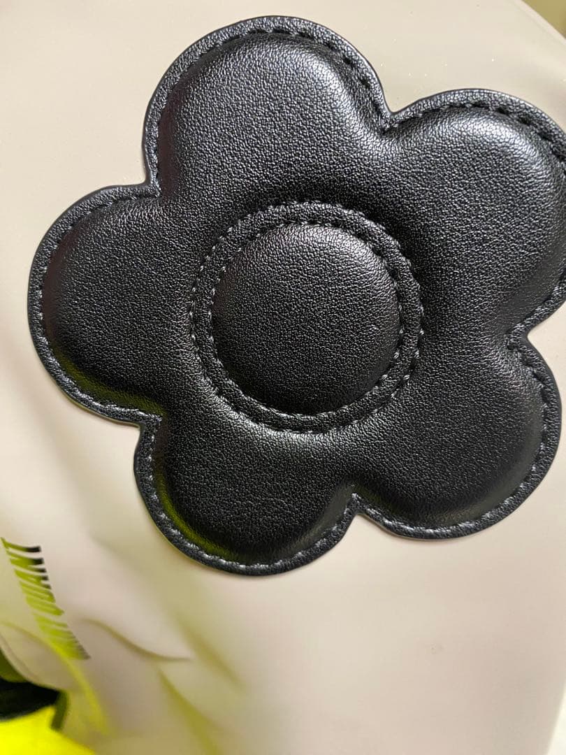 マリークワントボディバッグ ベージュ