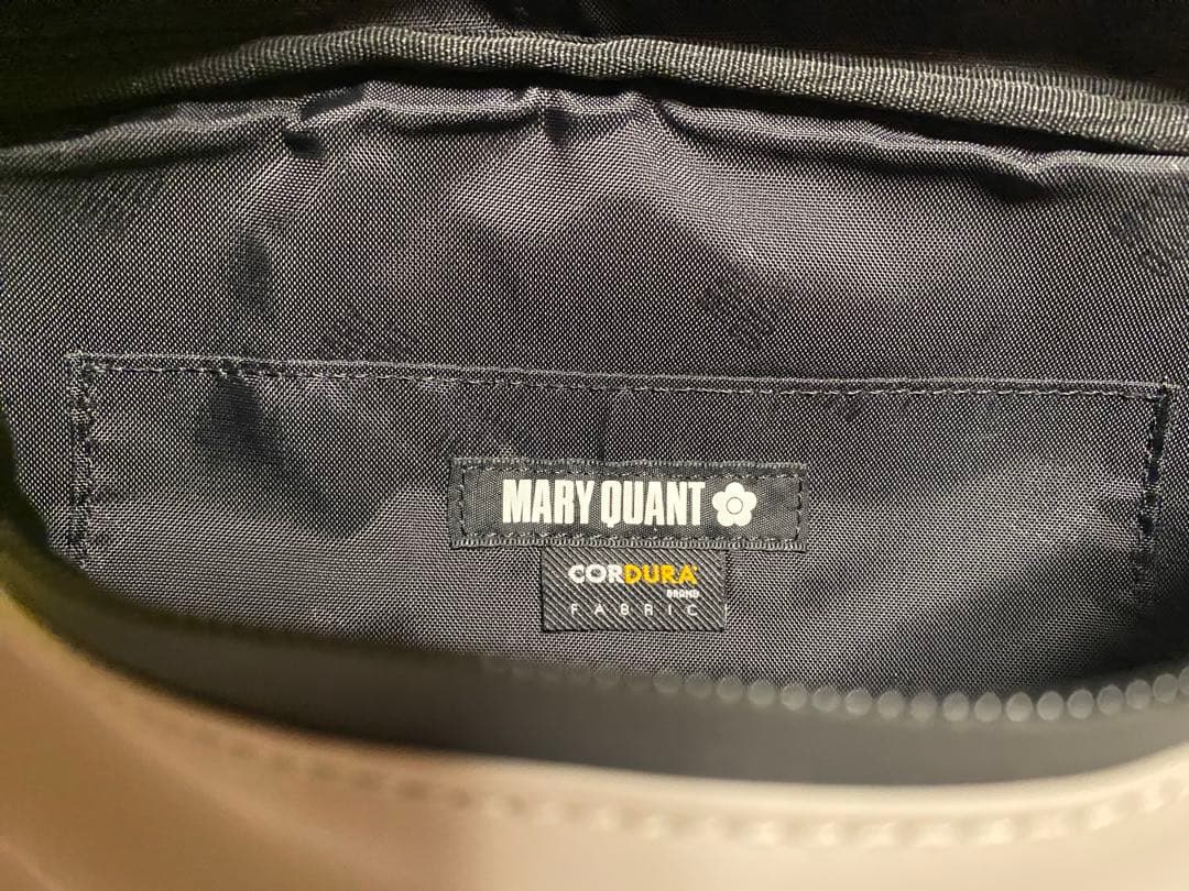 マリークワントボディバッグ ベージュ