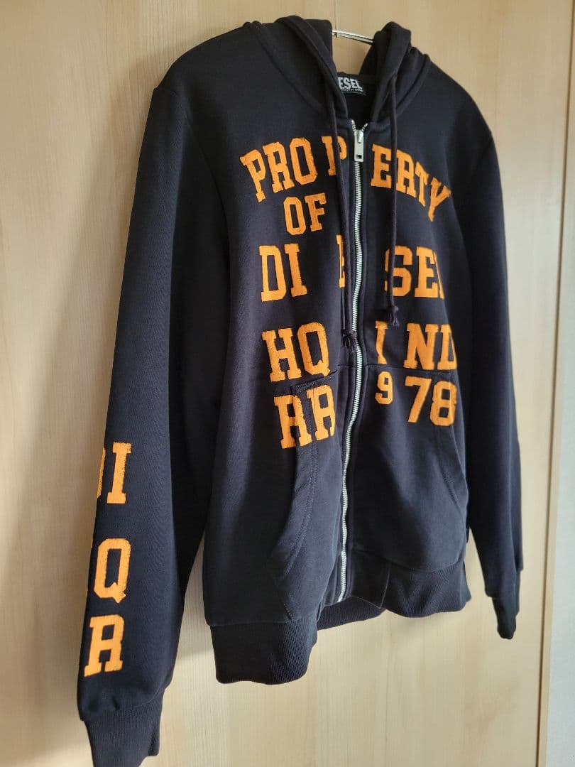 大人気　DIESEL 　ディーゼル　 プリント フルジップ パーカー　M