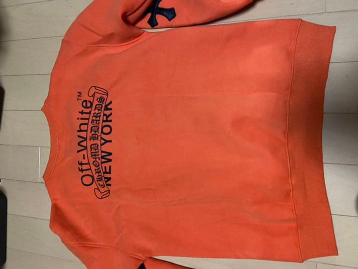 クロムハーツとoff-whiteコラボのトレーナー