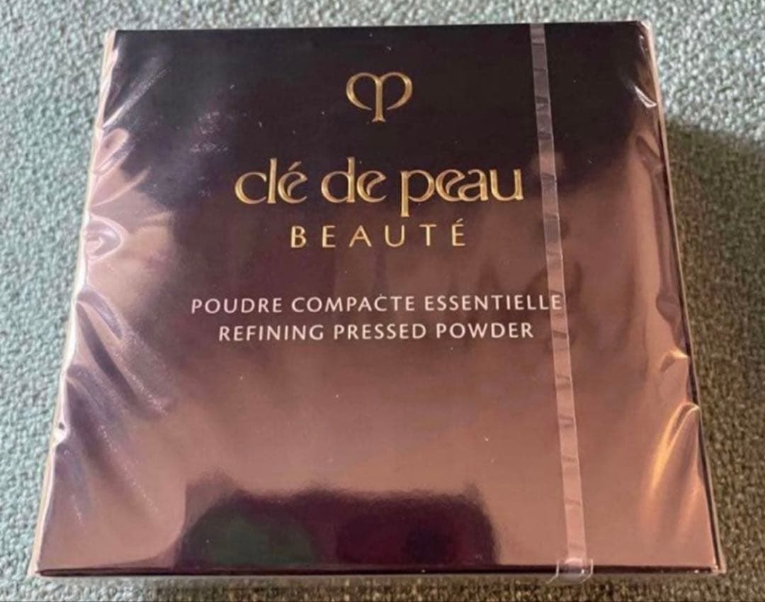 【新品】クレドポーボーテ　プードルコンパクトエサンシエルｎ　新品　未開封