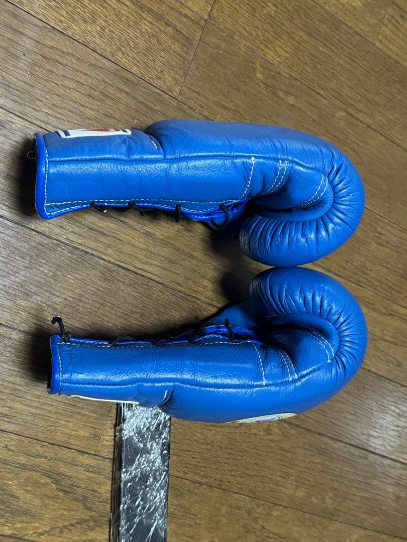 引退値下げ！送料無料　Winning ボクシンググローブ 8oz 青　ウイニング