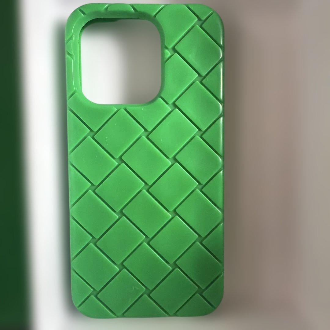 BOTTEGA VENETA グリーン iPhone15pro パラキーノ