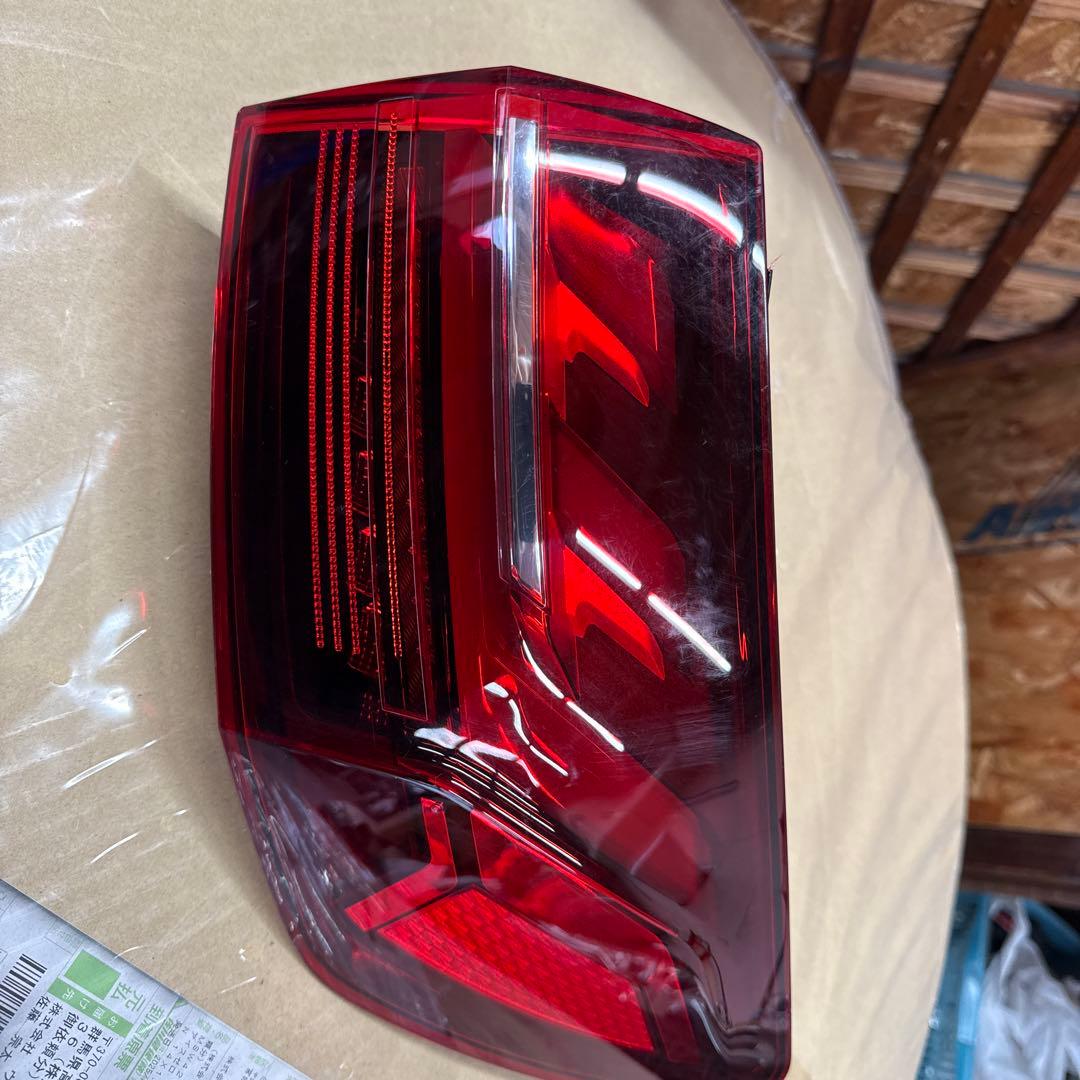 Audi a4 テールランプ 8W9.945.092.AA